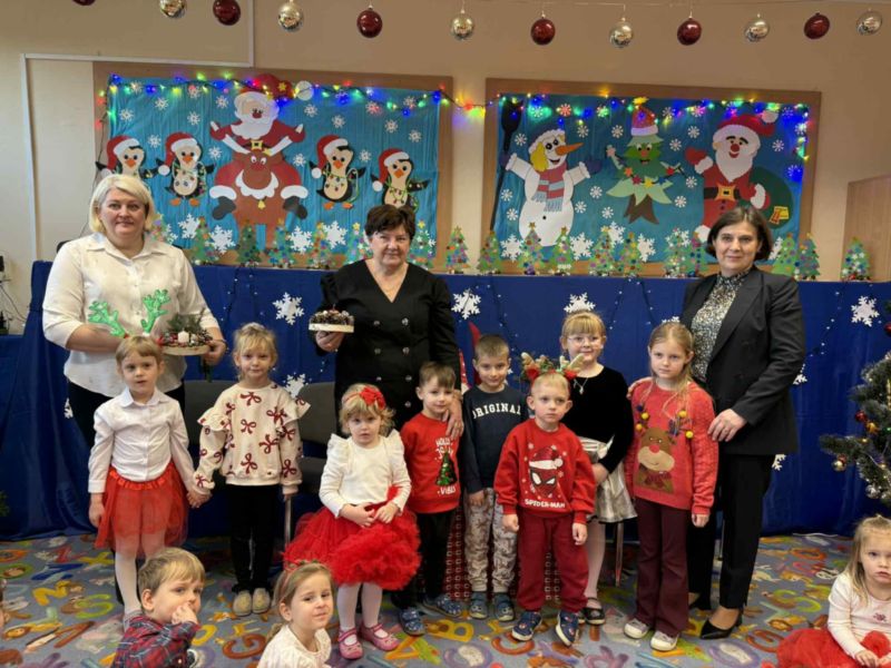 Świąteczne czytanie w przedszkolu